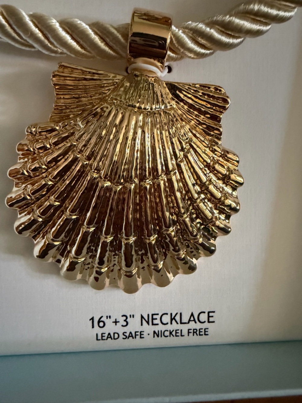 House of Harlow 1960 Gold Sculpted Shell Pendant Rope Necklace NWT NIB - Picture 3 of 6